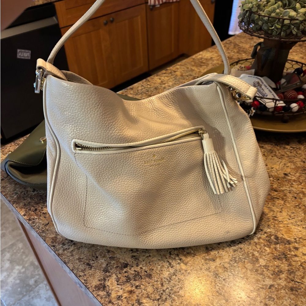 Elegant Cream Leather Shoulder Bag